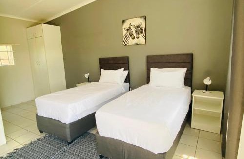 Melmoth Bed & Breakfast | Phola La Bed and Breakfast