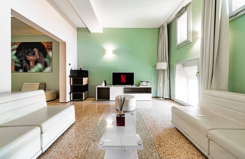 Historic Center Apartment | Piazza Maggiore view - Panorama By ImmoBo - Bologna Center