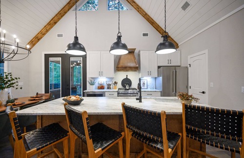 Broken Bow House | Pickleball, Pool, Splash Fountain, Clubhouse, Walking Trails, Basketball