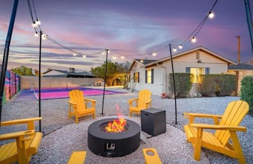 Bel Air House | Pickleball, Sparkling Pool, Mini Putt and Sleeps14