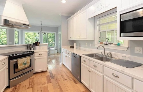 Waterloo House | Pickwick Lake Access | 6BR w/Firepit & Kayaks