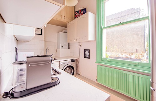 Regent's Park Apartment | Picturesque Flat in Camden Town