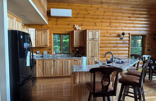 Enfield House | Picturesque lakeside log home with 3bed/3bath on Crystal Lake.