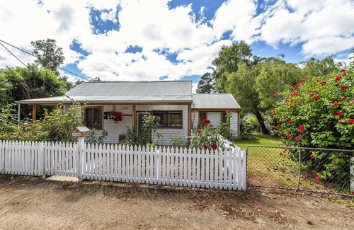 Nannup House | Picturesque Rose Cottage Nannup
