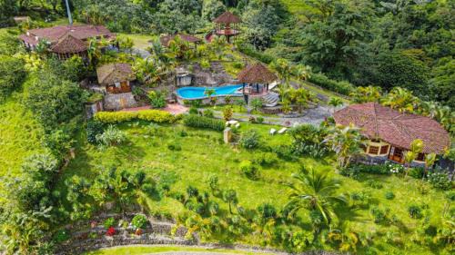El Fosforo House | Pie In The Sky 3, Stunning Lake Volcano Views!