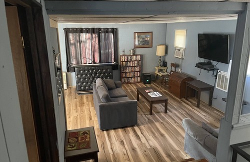 Freeport House | Piedmont lake hunting and fishing cabin