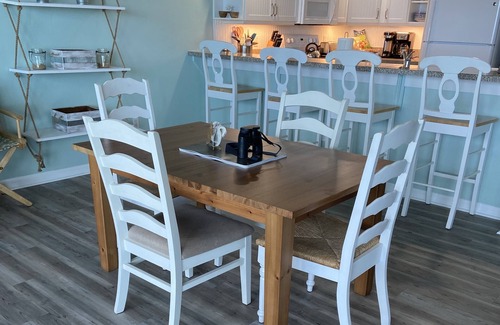 Independence Square Condo | Pier House! Beautiful Beachfront Condo!