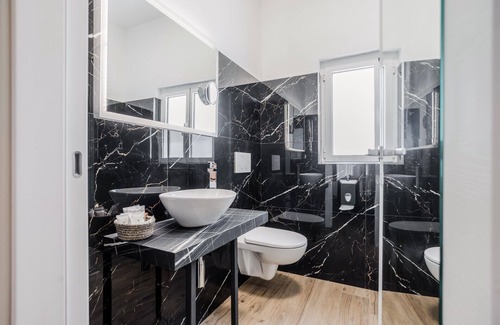 Municipio 1 Bed & Breakfast | Pietramare Luxury - Black Diamond by Rentbeat