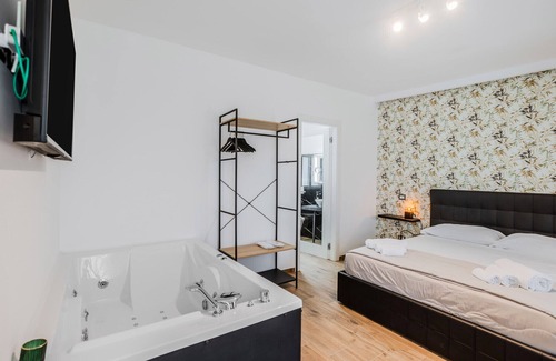 Municipio 1 Bed & Breakfast | Pietramare Luxury - Black Diamond by Rentbeat