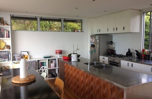 New Lynn House | Piha hilltop sanctuary