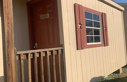 Carrizo Springs Cabin | Pilon cabin. Comfortable quiet cabin 8 miles outside Carrizo Springs