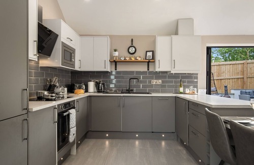 St. Florence Cottage | Pine Cottage with garden and hot tub