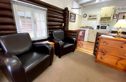 Lincolnville Cottage | Pine Grove Cottages : Cottage 6 - Studio Cottage - Pet Friendly