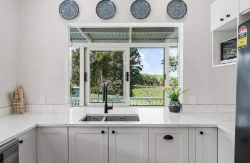 Waikato District Villa | Pine Hill Cottage -Auckland