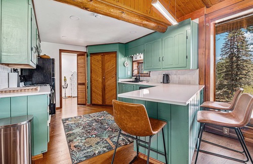 Tustin Cabin | Pine River Lodge - Hiking, Fishing, BBQ, AC, Wifi on over 40 acres