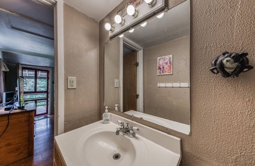 Ruidoso Cabin | Pine Squirrel: Cute 1 bedroom in the Upper Canyon!