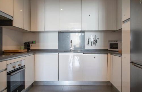 Centro Apartment | Pineapple Sebastian Souviron 18