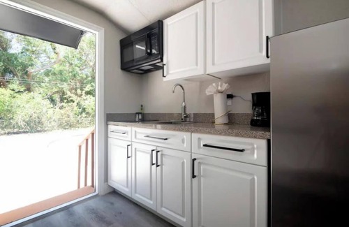 Tampa Cabin | PineCone Cabin Getaway near Natl Park