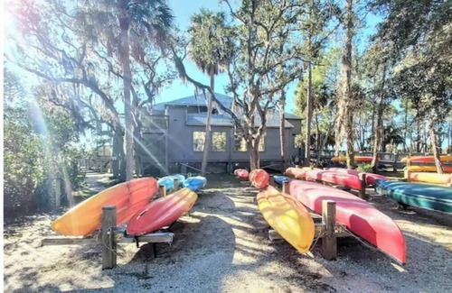 Tampa Cabin | PineCone Cabin Getaway near Natl Park