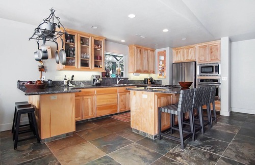 Strawberry House | Pinecrest Mountain House! Hot Tub, Tesla Charger, Super close to Pinecrest Lake!