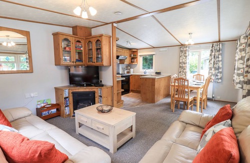 Troutbeck Bridge Cottage | PINEHAVEN LODGE, pet friendly, with a garden in Windermere