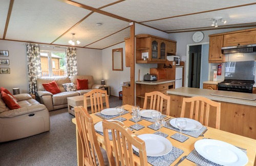 Troutbeck Bridge Cottage | PINEHAVEN LODGE, pet friendly, with a garden in Windermere