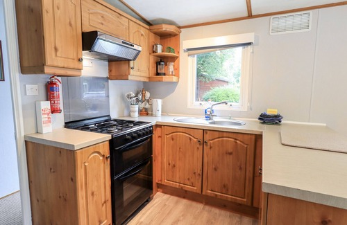 Troutbeck Bridge Cottage | PINEHAVEN LODGE, pet friendly, with a garden in Windermere