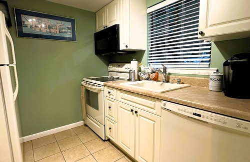 Pinehurst Condo | Pinehurst Lakeview 2BR First Level Condo - Waterfront and Pool!