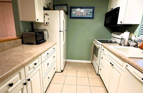 Pinehurst Condo | Pinehurst Lakeview 2BR First Level Condo - Waterfront and Pool!