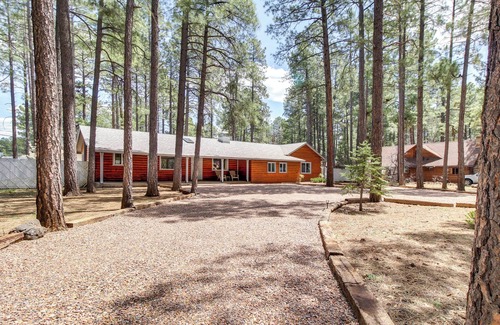 Pinetop Cottage | Pinetop-lakeside Cabin, Walk to Woodland Lake Park