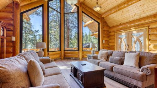 Big Bear Lake House | Pinetree Place by AvantStay Group Cabin w Hot Tub Minutes to the Lake