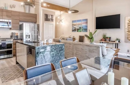 Zephyr Cove Villa | Pinewild Retreat | Sauna, Decks & Beach | Sleeps 6