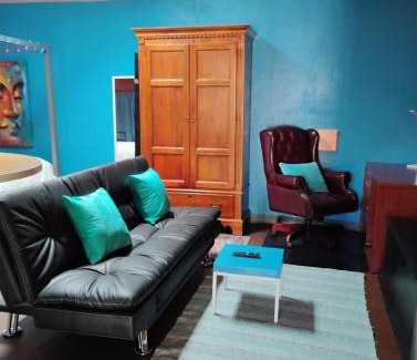 Merced House | Ping's Tiny Home self-check in & out private