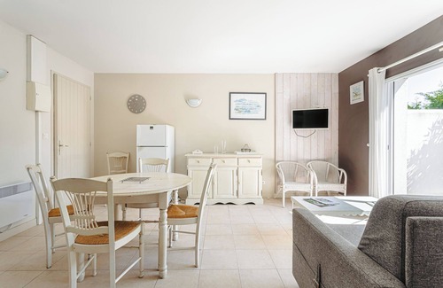 Le Bois-Plage-en-Re House | Pingette 4: Comfort House Île de Ré - Pool, South Terrace & Modern Amenities