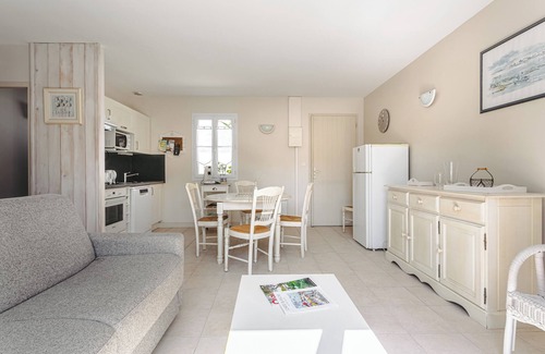 Le Bois-Plage-en-Re House | Pingette 4: Comfort House Île de Ré - Pool, South Terrace & Modern Amenities