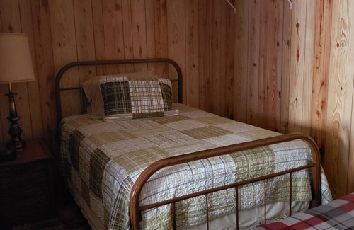 Hornbeak Cabin | Pintail Lodge. Fishing and Hunting Efficiency Lodge.