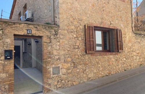 L'Escala House | PINTOR MASSANET - Casa de piedra adaptada en LEscala