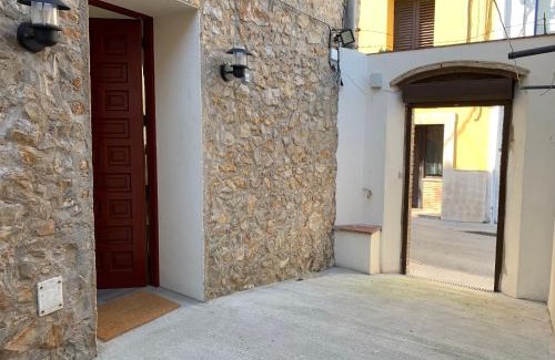 L'Escala House | PINTOR MASSANET - Casa de piedra adaptada en LEscala