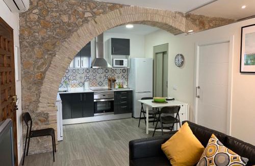 L'Escala House | PINTOR MASSANET - Casa de piedra adaptada en LEscala