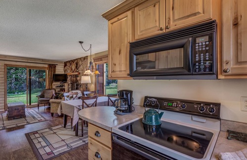 Clark Cabin | Pioneer - Cozy riverside retreat in the mountains