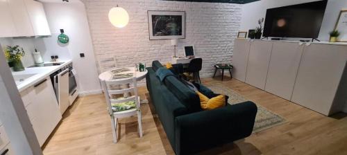 Srodmiescie Apartment | Piotrkowska 37 -MINI LOFT- Green Leaf