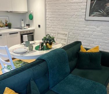 Srodmiescie Apartment | Piotrkowska 37 -MINI LOFT- Green Leaf
