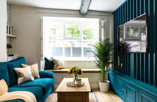 Bristol Floating Harbour Apartment | Pipe Lane - Charming 3 Bedroom House