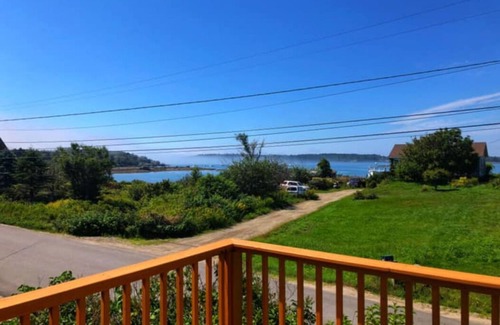 South Addison House | Piper House in Quaint Fishing Village - Pet Friendly