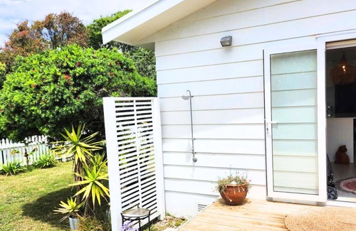 Papamoa Beach House | Pipis' Beach House, Papamoa beach, 5 minute walk to the sea. Pet friendly.