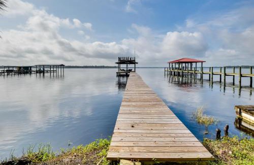 Welaka House | Pirate Cove Home in Welaka Dock and River Access!