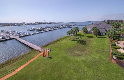 Fort Walton Beach Hotel | Pirates Bay A303