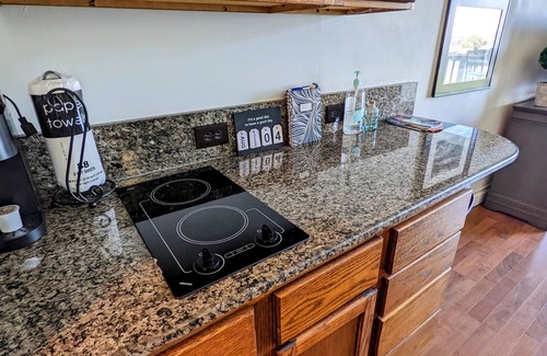 Fort Walton Beach Condo | Pirates Bay B205 - Waterfront Studio w/Pool and Bay Views