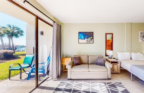 Fort Walton Beach Hotel | Pirates Bay B109