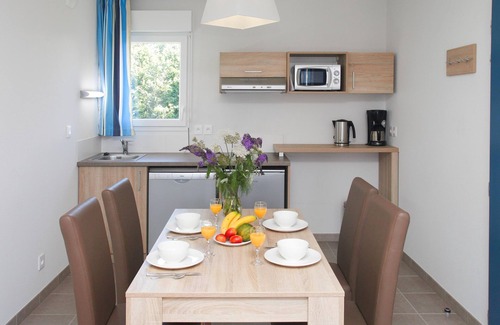 Baden Condo | Piscine Extérieure Chauffée | Appart accueillant